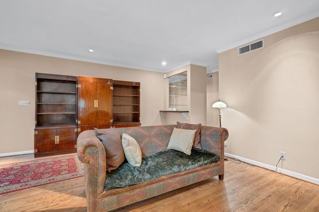 5084 Augusta Street, Houston, TX 77007