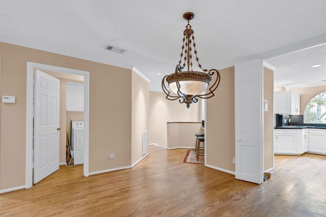 5084 Augusta Street, Houston, TX 77007