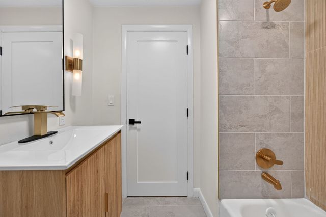 17 Grover St, Beverly, MA 01915