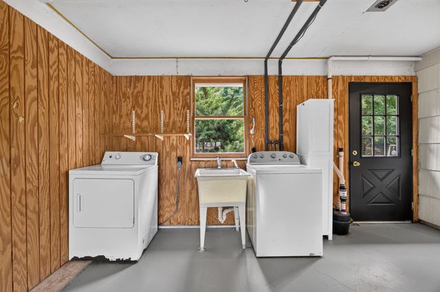 17 Grover St, Beverly, MA 01915