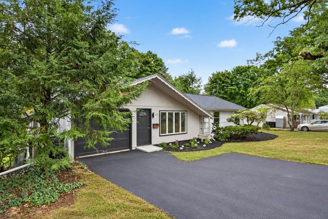 17 Grover St, Beverly, MA 01915