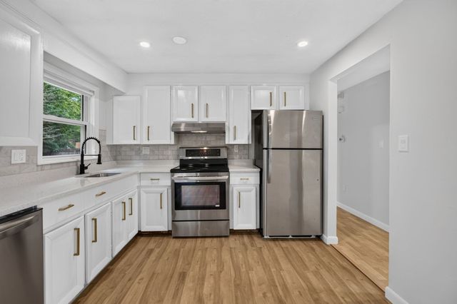 17 Grover St, Beverly, MA 01915