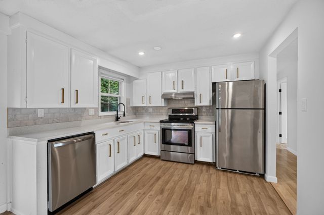 17 Grover St, Beverly, MA 01915