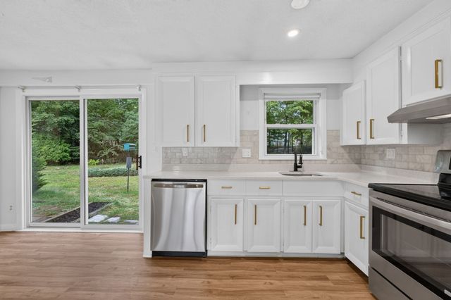 17 Grover St, Beverly, MA 01915