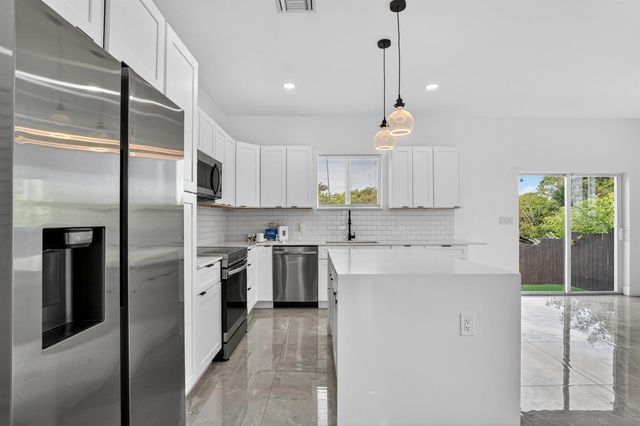 655 NW 24TH Avenue, Fort Lauderdale, FL 33311