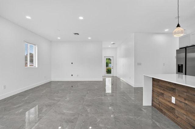 655 NW 24TH Avenue, Fort Lauderdale, FL 33311
