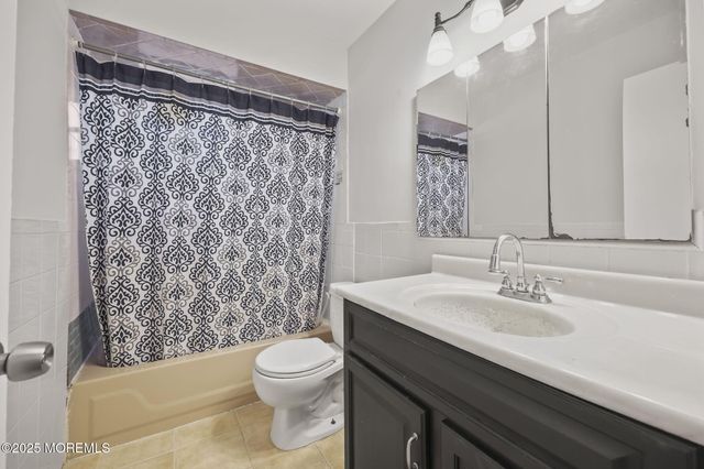 134 Darien Road, Howell, NJ 07731