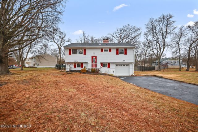 134 Darien Road, Howell, NJ 07731