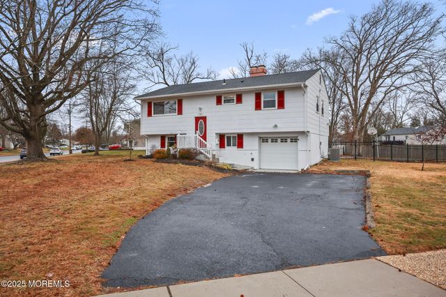 134 Darien Road, Howell, NJ 07731