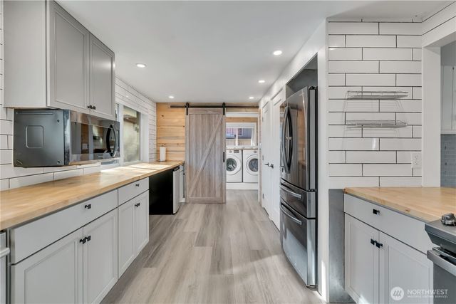 812 Maplewood Avenue W, Kent, WA 98030