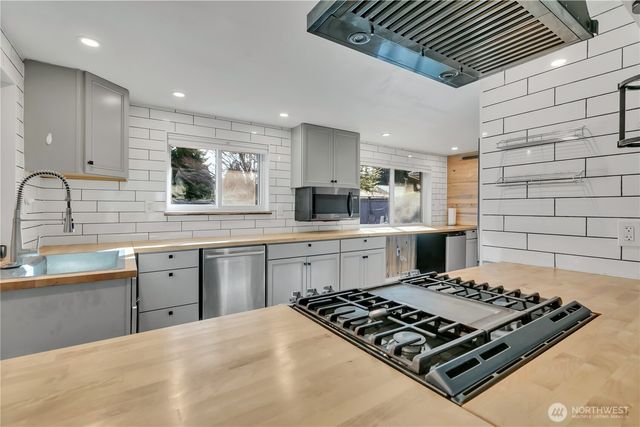 812 Maplewood Avenue W, Kent, WA 98030