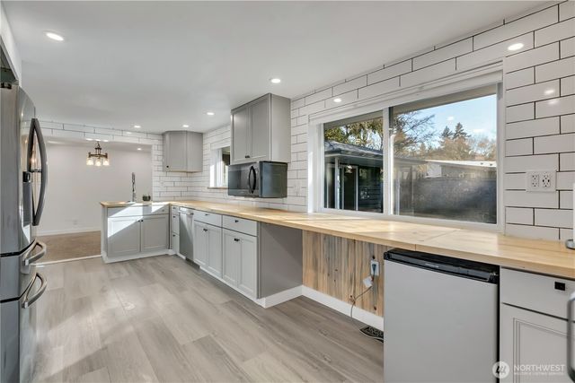 812 Maplewood Avenue W, Kent, WA 98030