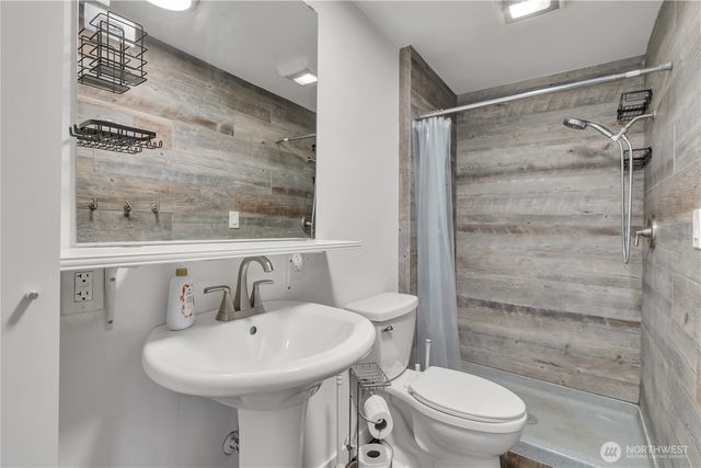 812 Maplewood Avenue W, Kent, WA 98030