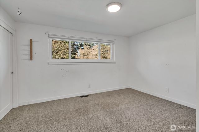 812 Maplewood Avenue W, Kent, WA 98030