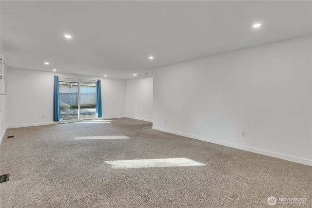 812 Maplewood Avenue W, Kent, WA 98030