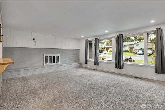 812 Maplewood Avenue W, Kent, WA 98030