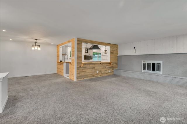 812 Maplewood Avenue W, Kent, WA 98030