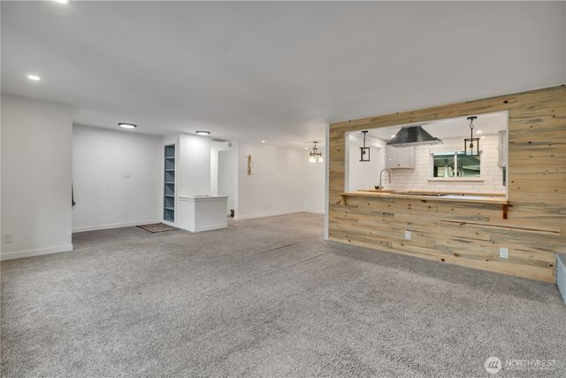 812 Maplewood Avenue W, Kent, WA 98030