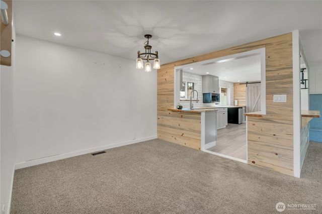 812 Maplewood Avenue W, Kent, WA 98030