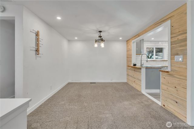 812 Maplewood Avenue W, Kent, WA 98030