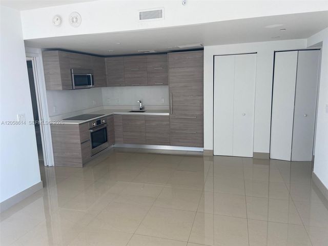 1300 S Miami Ave 2207, Miami, FL 33130