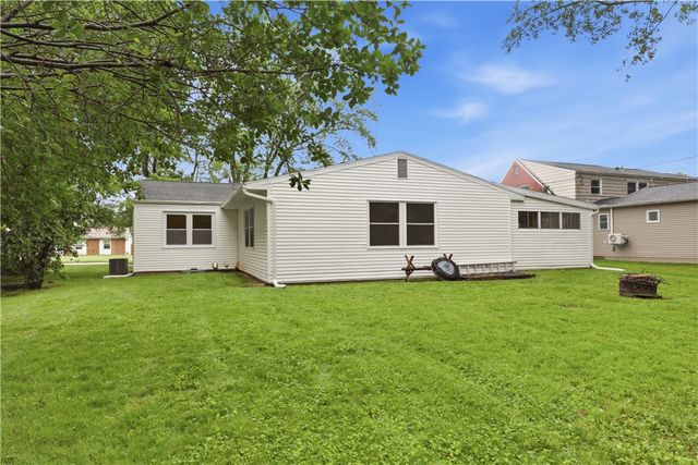 23 Cross Gates Rd, Gates, NY 14606