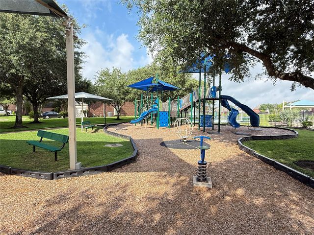 2715 Sunnycreek Lane, Pearland, TX 77584