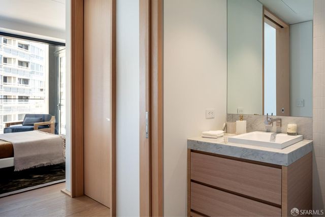 1 Steuart Lane 1706, San Francisco, CA 94105