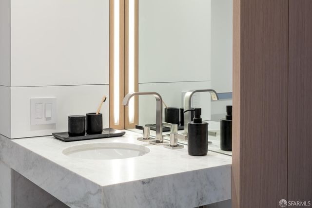 1 Steuart Lane 1706, San Francisco, CA 94105