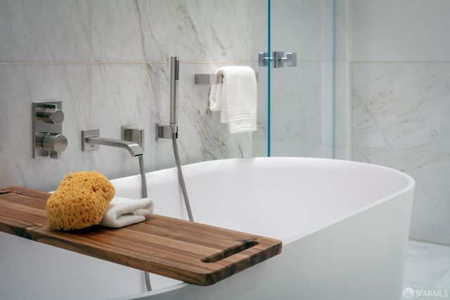 1 Steuart Lane 1706, San Francisco, CA 94105