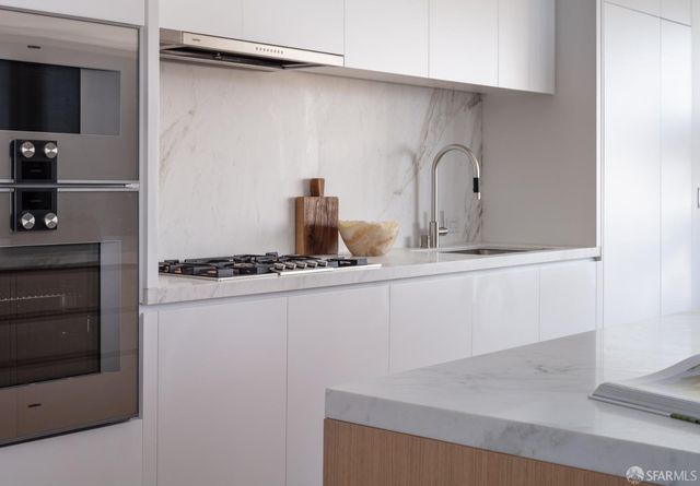 1 Steuart Lane 1706, San Francisco, CA 94105