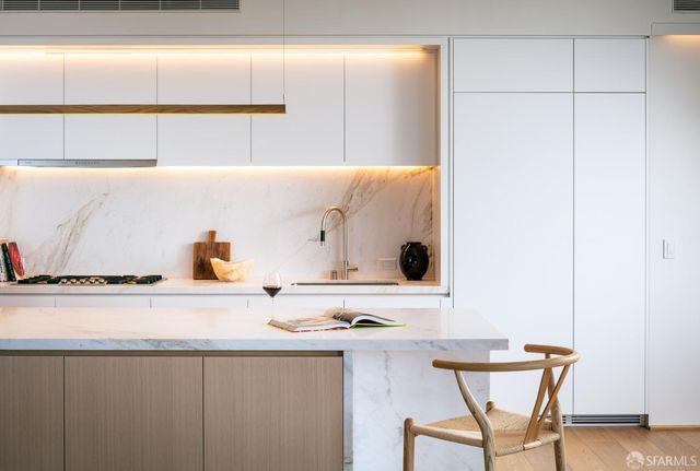 1 Steuart Lane 1706, San Francisco, CA 94105