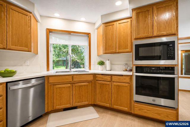 6047 Hogan Dr N, Keizer, OR 97303