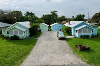1338 -1384 NE -1384 35th Street, Oakland Park, FL 33334