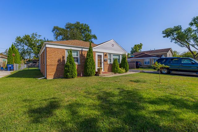 1966 Laura Lane, Des Plaines, IL 60018