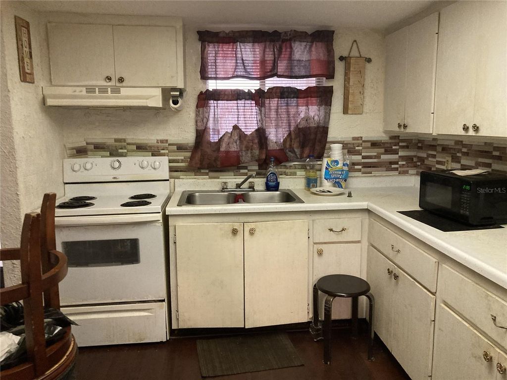 Image 8 of property listing at 4164 HERON WAY 208, Bradenton, FL 34205