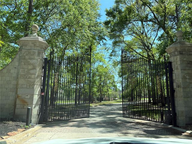 14 Pallavi Woods Drive, Houston, TX 77339