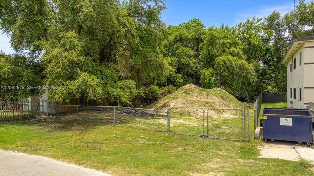 28 NW 76th St, Miami, FL 33150