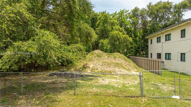 28 NW 76th St, Miami, FL 33150