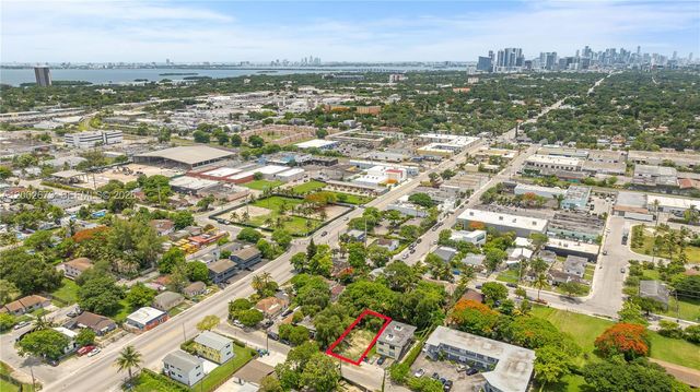 28 NW 76th St, Miami, FL 33150