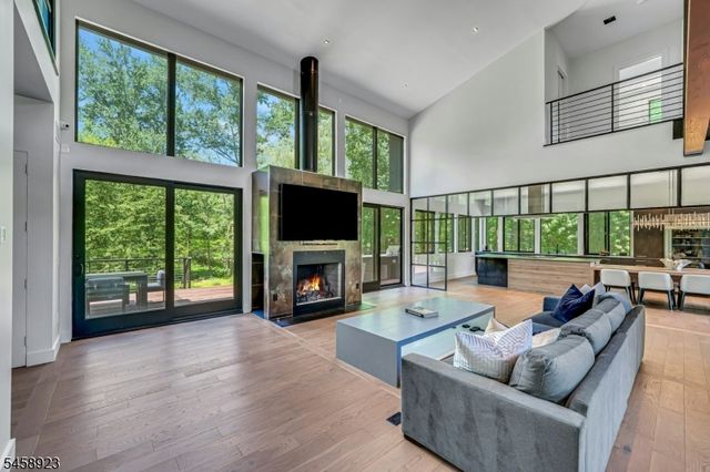 176 Edson Ter, Franklin Lakes Boro, NJ 07417