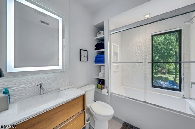 176 Edson Ter, Franklin Lakes Boro, NJ 07417