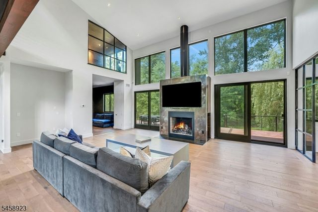 176 Edson Ter, Franklin Lakes Boro, NJ 07417