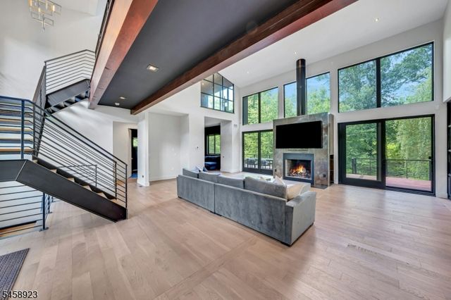176 Edson Ter, Franklin Lakes Boro, NJ 07417