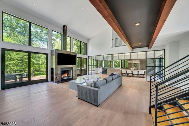 176 Edson Ter, Franklin Lakes Boro, NJ 07417