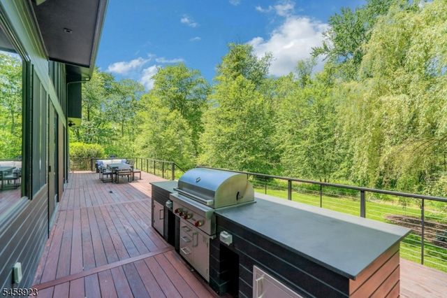 176 Edson Ter, Franklin Lakes Boro, NJ 07417