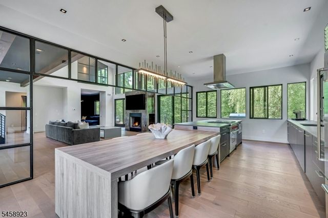 176 Edson Ter, Franklin Lakes Boro, NJ 07417