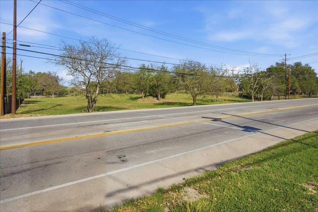 1524-1526 OLD RR 12 CIR, San Marcos, TX 78666