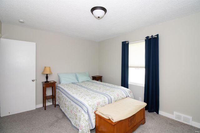 1209 Dereham Drive, Mount Vernon, IN 47620