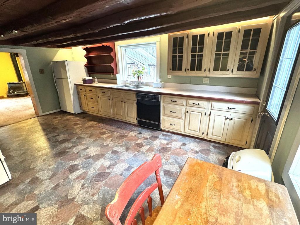 Image 6 of property listing at 435 LAUREL RUN RD, Mifflintown, PA 17059